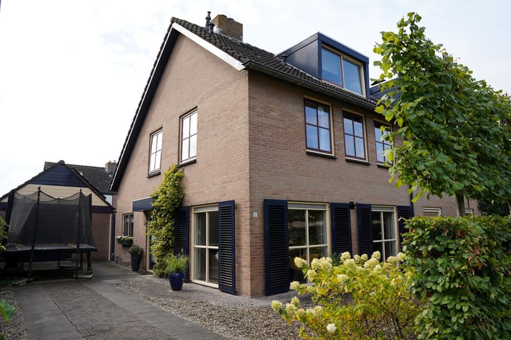 Foto 1 van Regulus 8