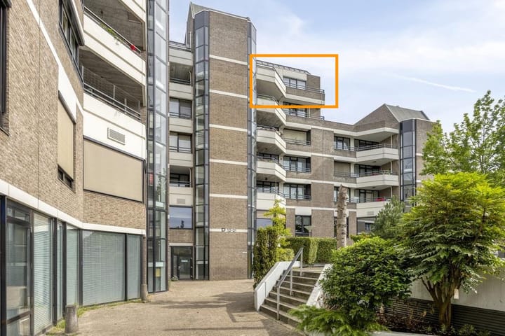 Foto 2 van Den Biest 20