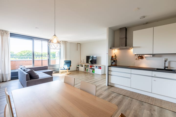 Foto 14 van Riouwstraat 78