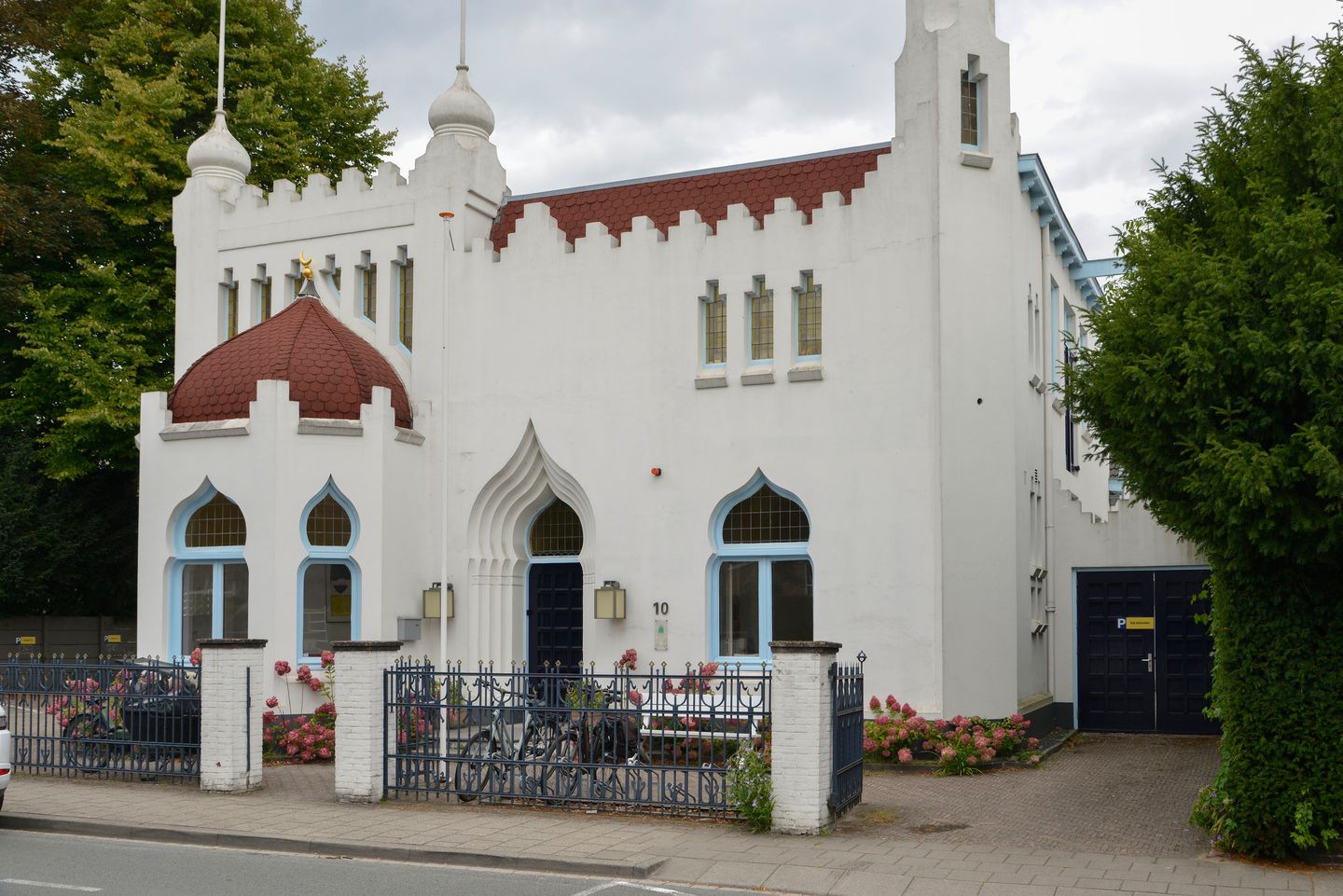 Bekijk foto 2 van Comeniuslaan 10