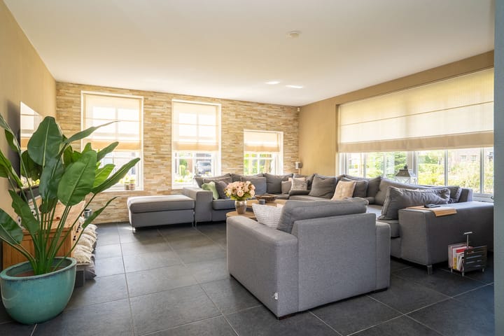 Photo 7 of Olink Es 1