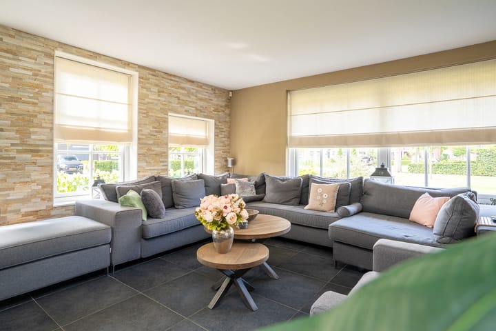 Photo 8 of Olink Es 1