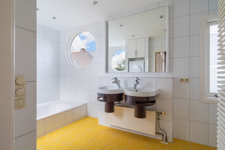 Photo 32 of Van Zuylen van Nijeveltstraat 79