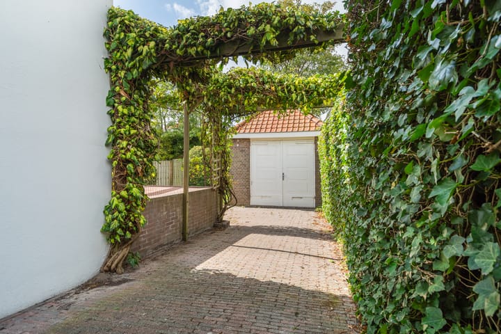 Photo 47 of Van Zuylen van Nijeveltstraat 79