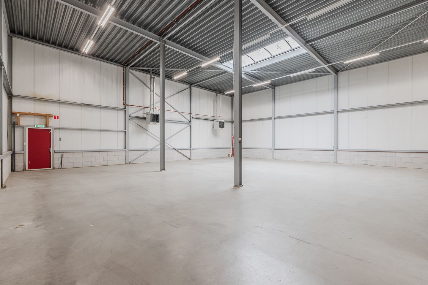 View photo 3 of Newtonstraat 24