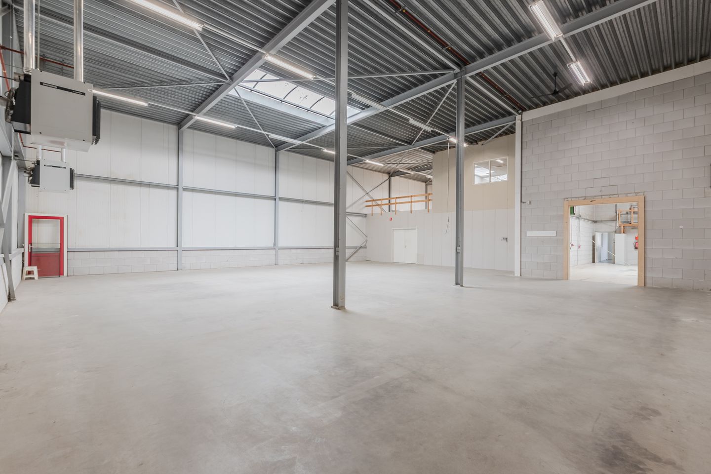 View photo 4 of Newtonstraat 24