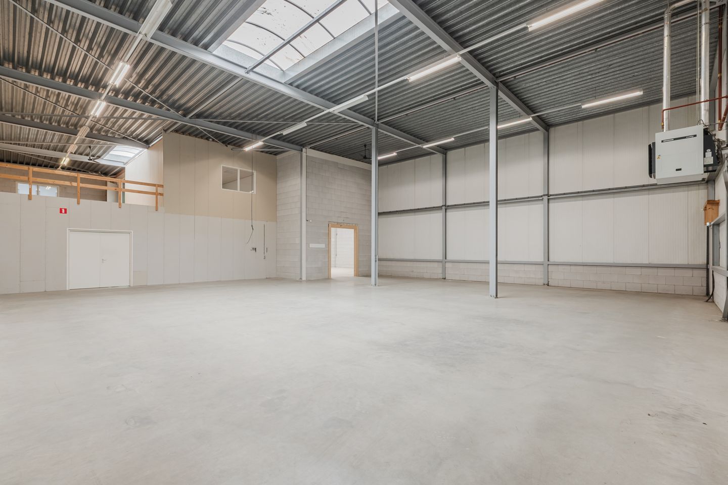 View photo 5 of Newtonstraat 24