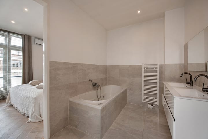 Foto 28 van Gevers Deynootweg 42