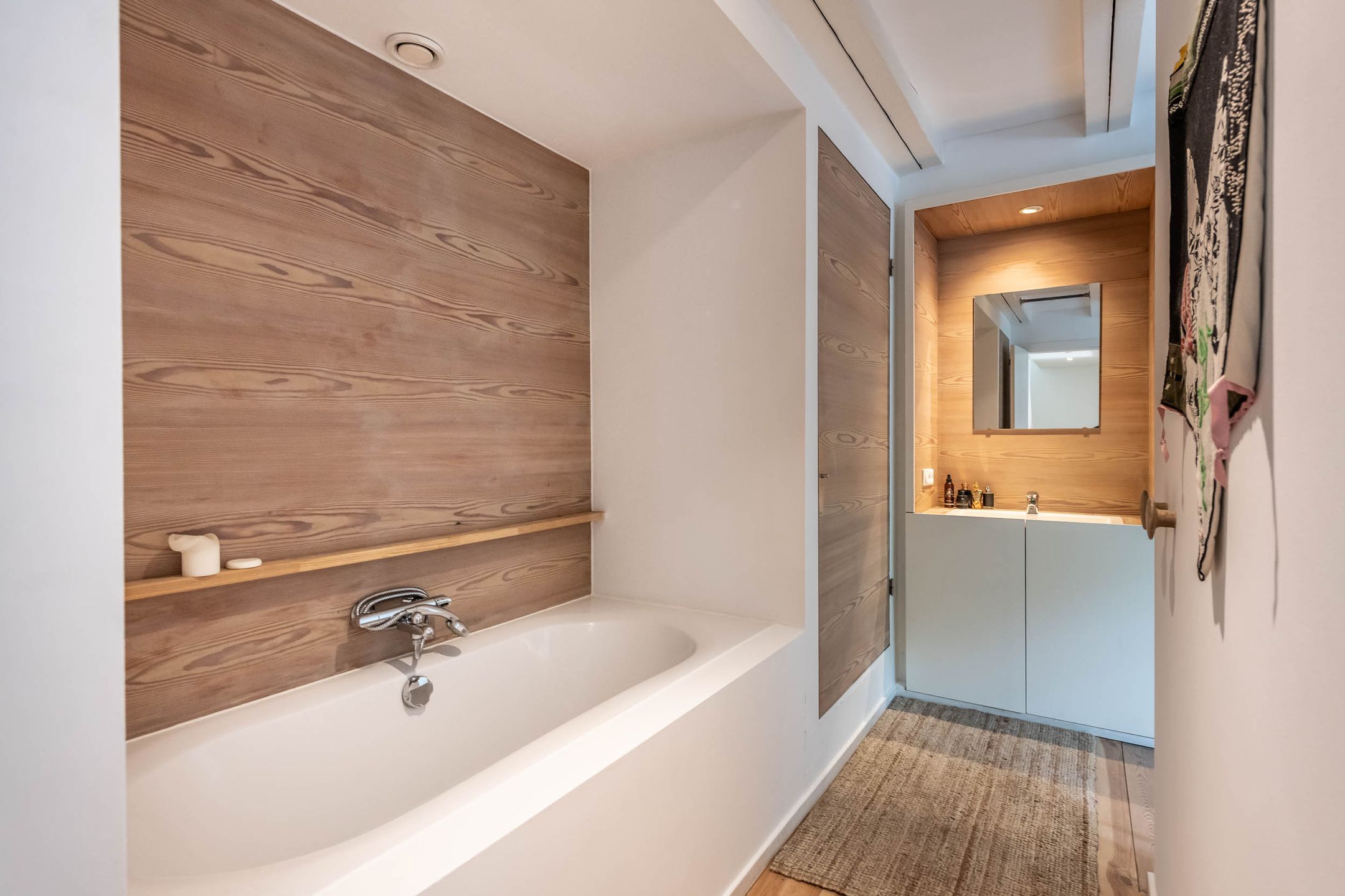 Photo 39 of Adelaarsweg 14