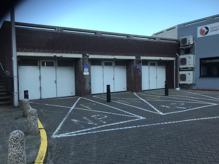 Foto 2 van Burgemeester van Fenemaplein GARAGE 94