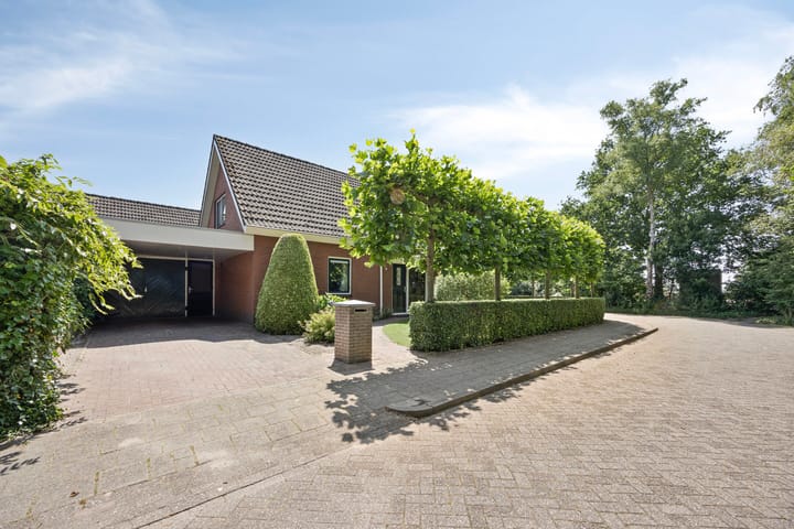 Photo 3 of Meester Holtropstraat 26