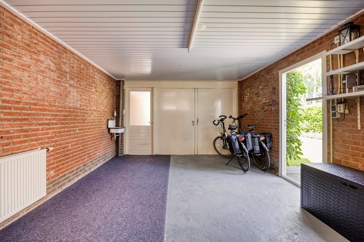 Photo 31 of Meester Holtropstraat 26