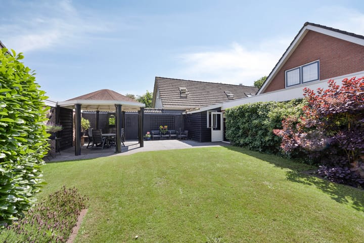 Photo 32 of Meester Holtropstraat 26