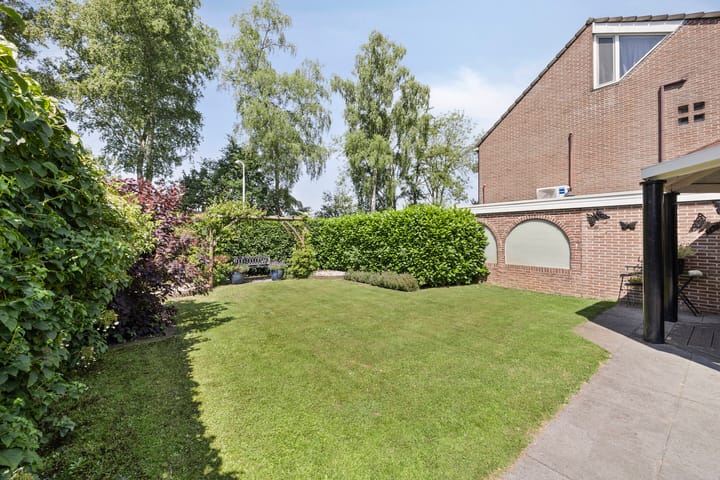 Photo 34 of Meester Holtropstraat 26