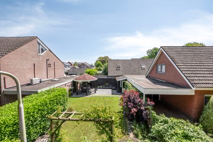 Photo 35 of Meester Holtropstraat 26