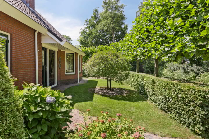 Photo 38 of Meester Holtropstraat 26