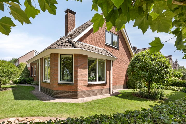 Photo 40 of Meester Holtropstraat 26