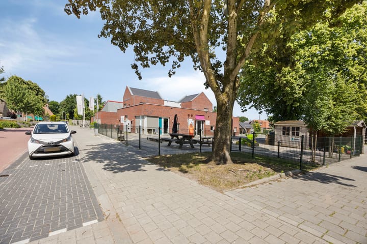 Photo 41 of Meester Holtropstraat 26