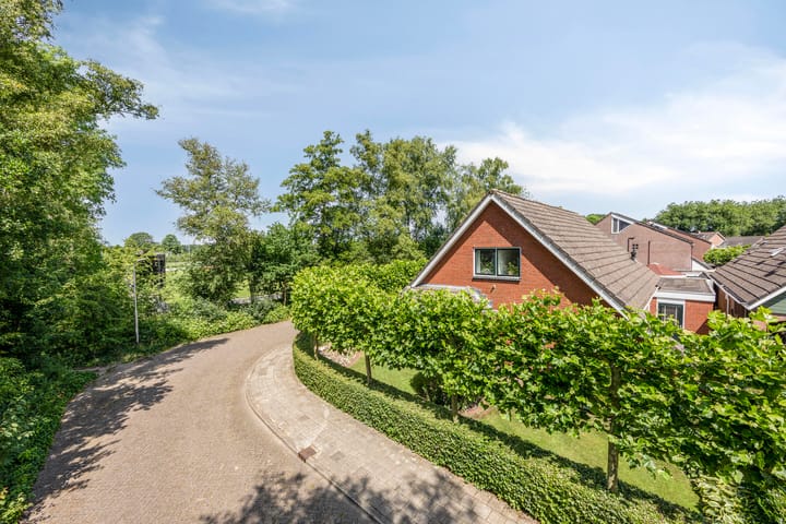 Photo 37 of Meester Holtropstraat 26