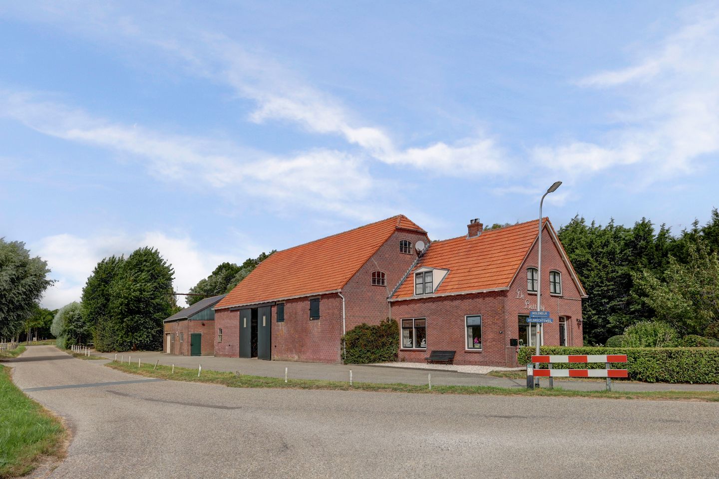 View photo 4 of Molendijk 27
