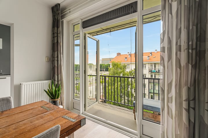 Photo 11 of Erik de Roodestraat 3-3