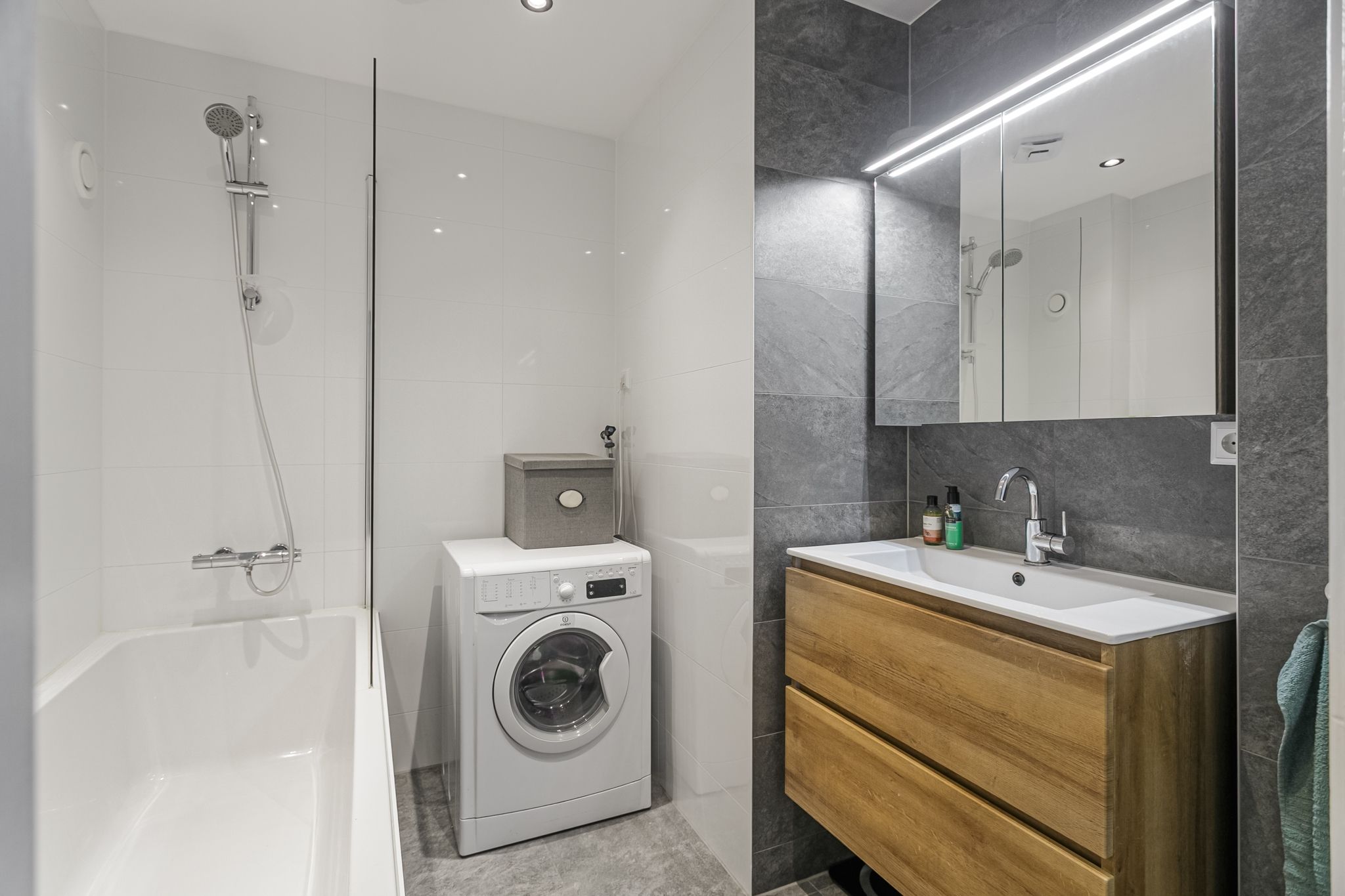 Foto 27 van Erik de Roodestraat 3-3