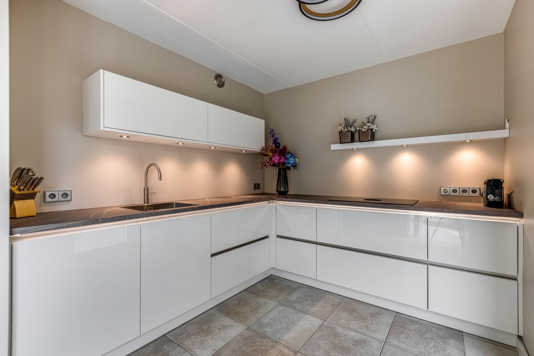 Foto 3 van Wielewaallaan 6