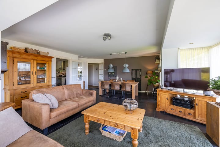 Photo 14 of Uithuizerweg 19