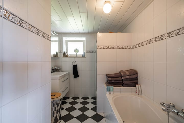 Photo 25 of Uithuizerweg 19