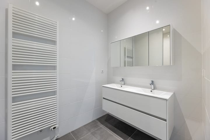 Photo 24 of Spuistraat 69