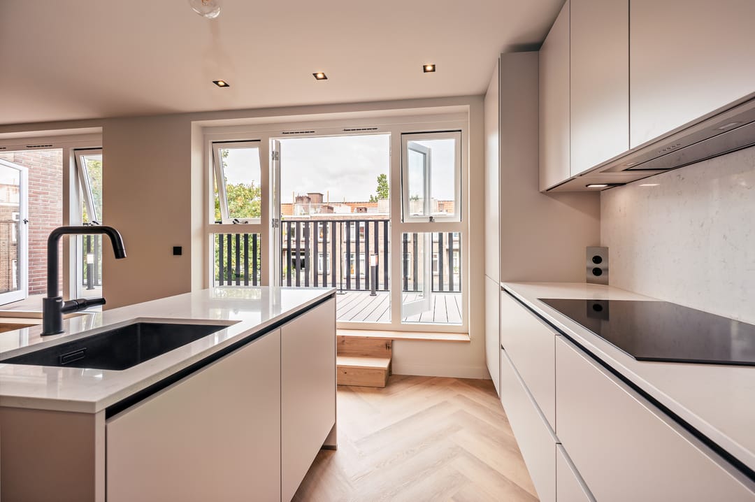 Photo 8 of Deurloostraat 32-4