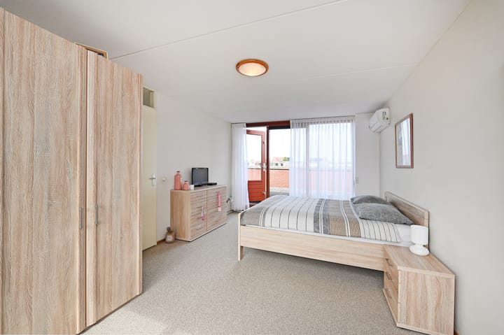 Foto 42 van Nieuwenhoornstraat 14