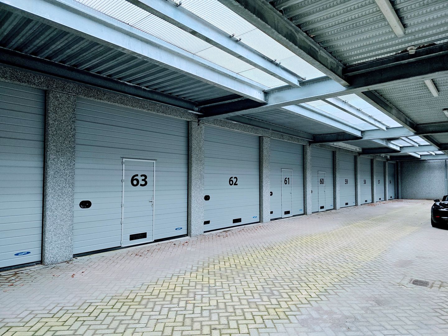 View photo 2 of Veerpolder 43-A