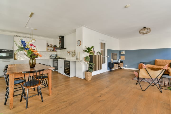 Photo 6 of Von Guerickestraat 72