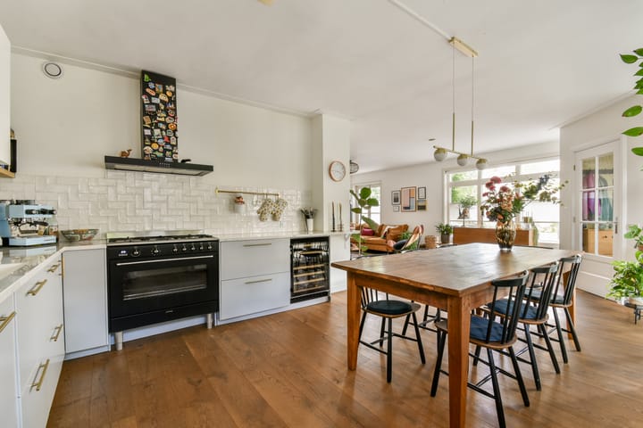 Photo 11 of Von Guerickestraat 72