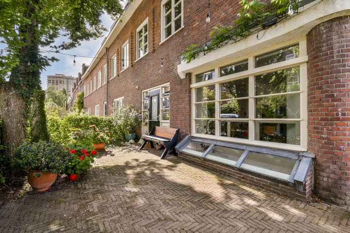 Photo 13 of Von Guerickestraat 72