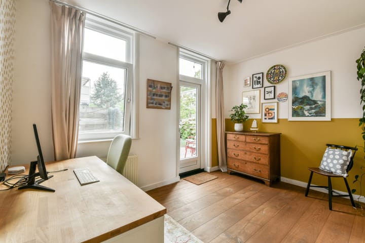 Photo 14 of Von Guerickestraat 72