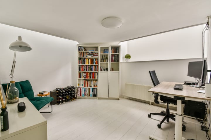 Photo 24 of Von Guerickestraat 72