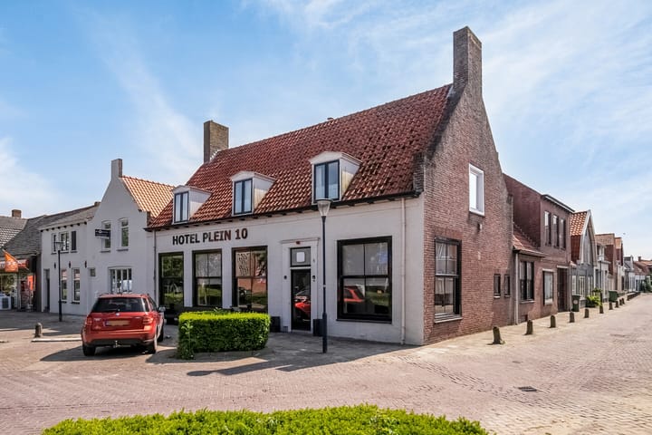 Dorpsplein 10, Zuidzande