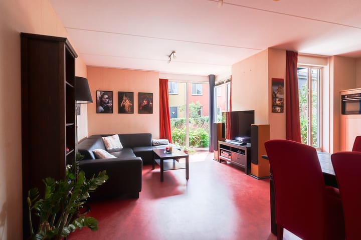 Photo 9 of Carry van Bruggenhof 18