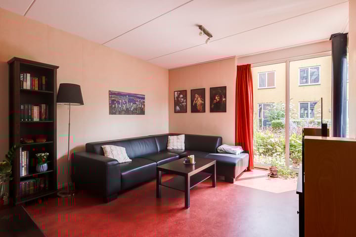 Photo 10 of Carry van Bruggenhof 18