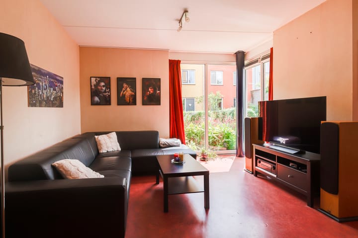 Photo 11 of Carry van Bruggenhof 18