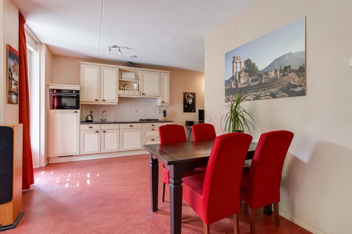 Photo 15 of Carry van Bruggenhof 18