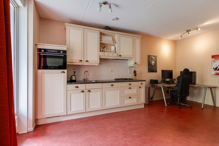 Photo 16 of Carry van Bruggenhof 18