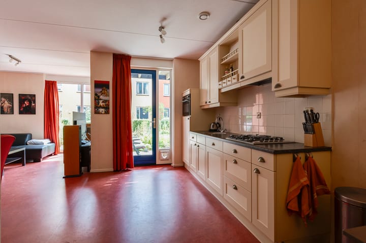 Photo 17 of Carry van Bruggenhof 18