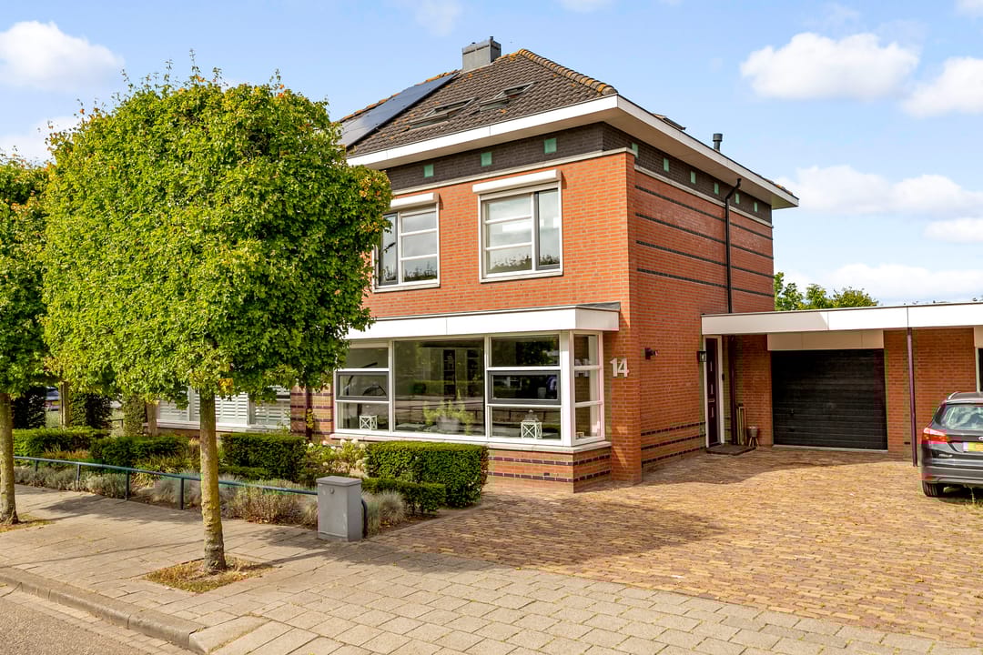 Photo 1 of Breeakkers 14