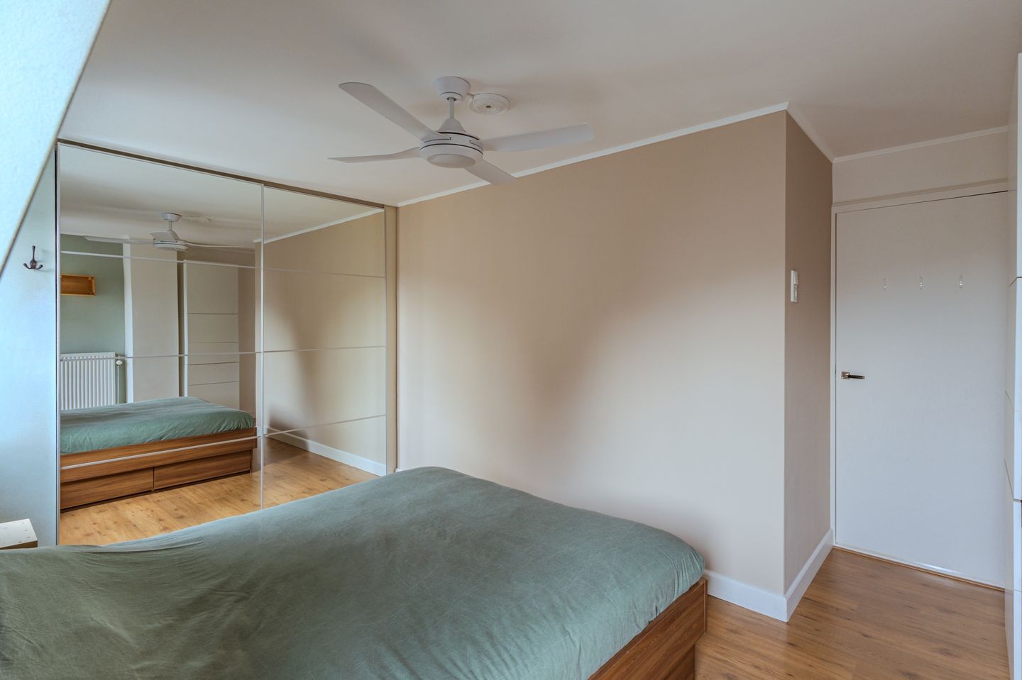 Foto 29 van Admiraal de Ruyterstraat 85