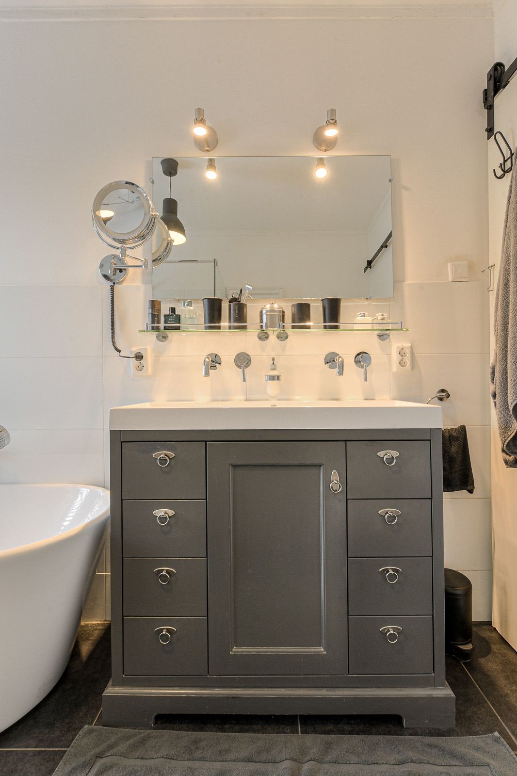 Photo 29 of Bredaseweg 6