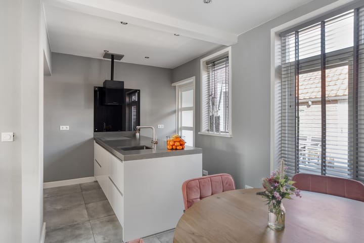 Foto 15 van Molenstraat 24