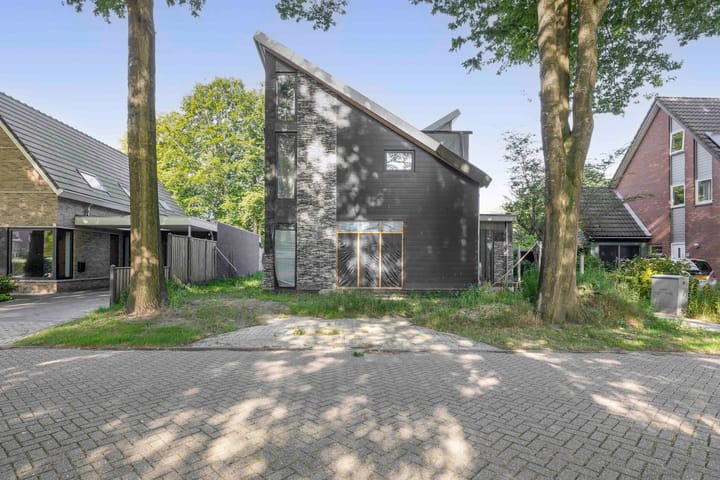 Foto 44 van Luchtenstein 13-A